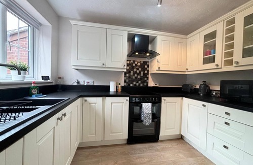 High Ercall Apartamento | 3 Bedroom House with Garden