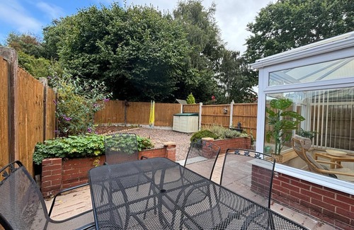 High Ercall Apartamento | 3 Bedroom House with Garden