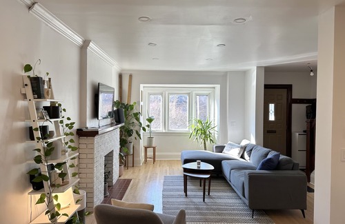 Bloorcourt Village Casa | 3 Bedroom house with garden in the city