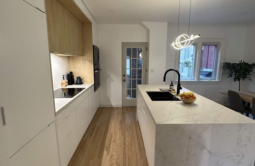 Bloorcourt Village Casa | 3 Bedroom house with garden in the city