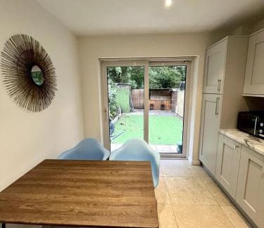 West Byfleet Casa | 3 Bedroom House with Parking