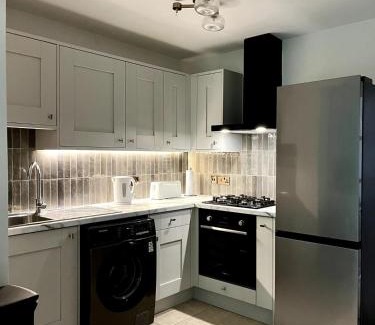 West Byfleet Casa | 3 Bedroom House with Parking