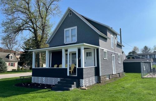 Lake City Casa | 3 Bedroom House with Lake Pepin views with access to shared pool
