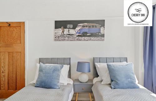 Cambridge Apartamento | 3 Bedroom House with Parking & Garden By Cherry Inn Short Lets & Serviced Accommodation Cambridge