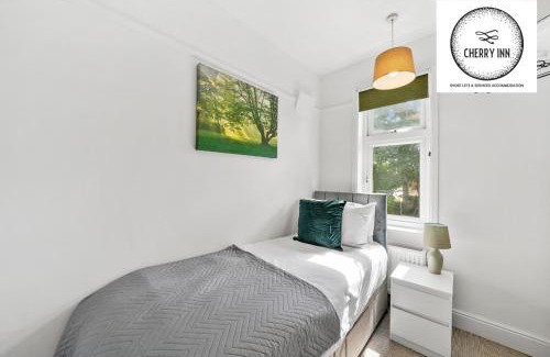 Cambridge Apartamento | 3 Bedroom House with Parking & Garden By Cherry Inn Short Lets & Serviced Accommodation Cambridge