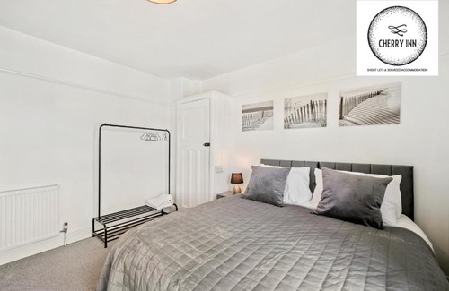 Cambridge Apartamento | 3 Bedroom House with Parking & Garden By Cherry Inn Short Lets & Serviced Accommodation Cambridge