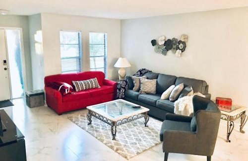 Somerset Lakes Casa | 3 Bedroom House with pool, 10 min from the beach