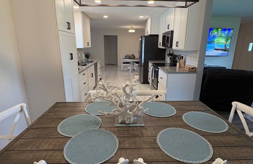South Venice Casa | 3-bedroom house with private pool ,close to beautiful beaches!