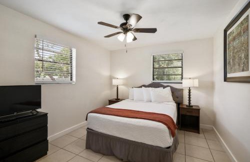 Cocoa Casa | 3 bedroom House with Renovated kitchen and bath!