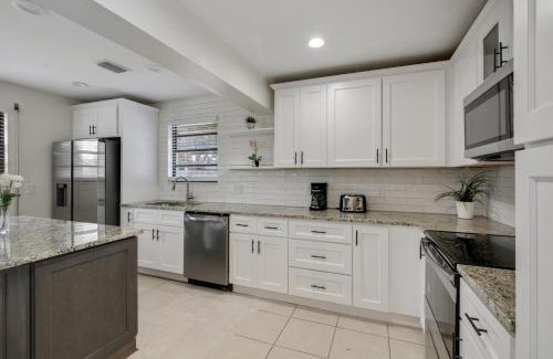 Cocoa Casa | 3 bedroom House with Renovated kitchen and bath!