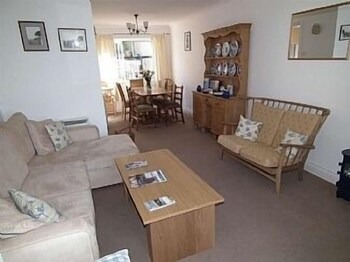 Cowes Casa | 3 Bedroom House With Sea Views