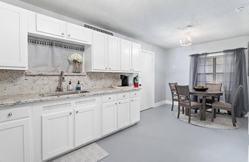 Lumberton Casa | 3-bedroom house with lots of parking