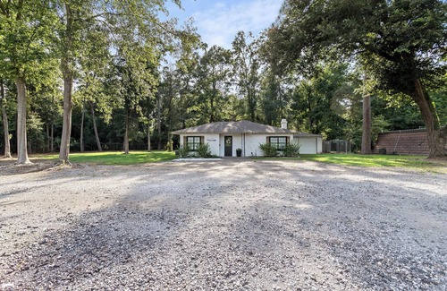 Lumberton Casa | 3-bedroom house with lots of parking