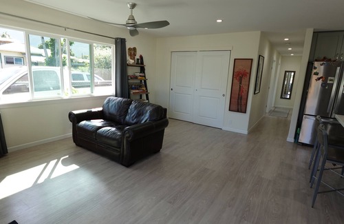 Makaha Casa | 3 bedroom house with WIFI and free parking, close to beaches and hikes.