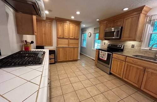 Oak Ridge Casa | 3 Bedroom in Oak Ridge. Close to High Point, Greensboro, or Winston-Salem