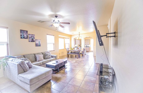 Sierra Vista Casa | 3-Bedroom in Summit Heights