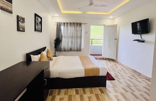 Kannan Devan Hills Casa | 3 Bedroom in Tea Estate