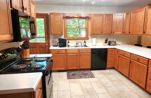 Boone Casa | 3-bedroom, King Beds, Dog-friendly, Skiing, Blowing Rock, Tweetsie, Boone, ASU