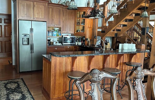 Centralia Casa | 3-bedroom lake house with the best view of Centralia Lake, perfect family spot