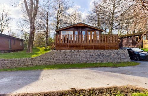 South Lakeland Leisure Village Casa | 3 Bedroom Lakeview Lodge - Ensuite & Balcony Deck