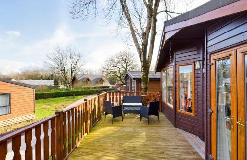 South Lakeland Leisure Village Casa | 3 Bedroom Lakeview Lodge - Ensuite & Balcony Deck