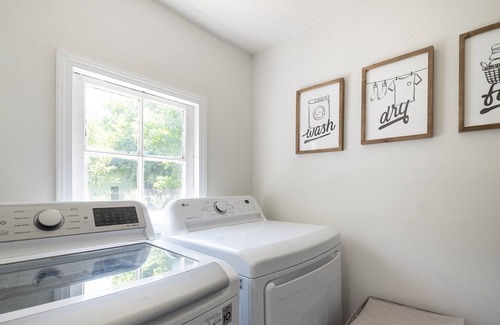 Newnan Casa | 3 Bedroom - Large Driveway w/ Fenced In Yard