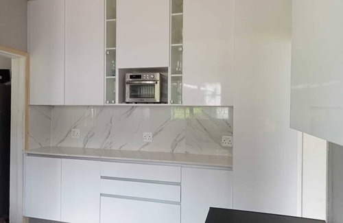 Nahoon Cabina | 3-bedroom lodge in beautiful Nahoo, East London with WiFi