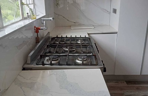 Nahoon Cabina | 3-bedroom lodge in beautiful Nahoo, East London with WiFi