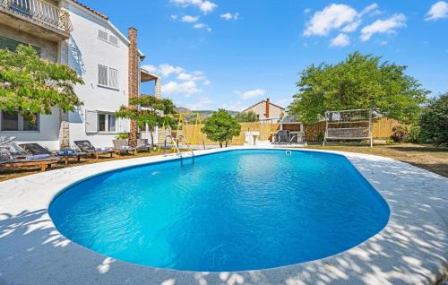 Danilo Apartamento | 3 Bedroom Lovely Apartment In Sibenik