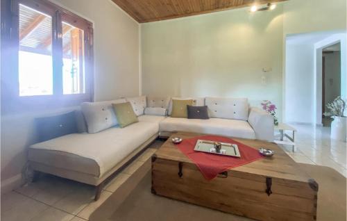 Karlovassi Casa | 3 Bedroom Lovely Home In Samos