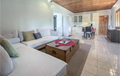 Karlovassi Casa | 3 Bedroom Lovely Home In Samos