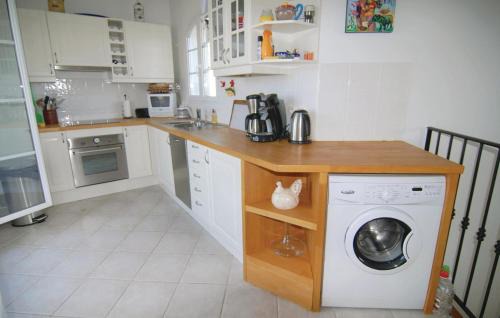 Aigues-Mortes Casa | 3 Bedroom Lovely Home In Aigues-Mortes