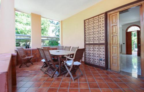 Laura Casa | 3 Bedroom Lovely Home In Capaccio Scalo
