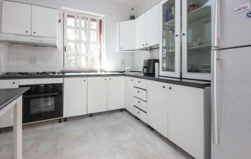 Laura Casa | 3 Bedroom Lovely Home In Capaccio Scalo