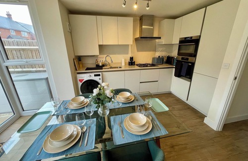 Market Harborough Casa | 3-Bedroom Luxury Stay With FREE Parking