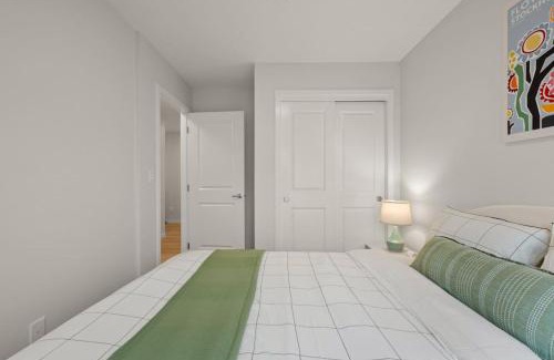 Seton Casa | 3 Bedroom Luxurious Seton Town Home with Central AC and Lake View