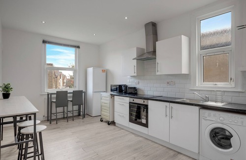 Northumberland Park Casa | 3 Bedroom Luxury House near Subway, Tottenham Stadium with Garden and Parking