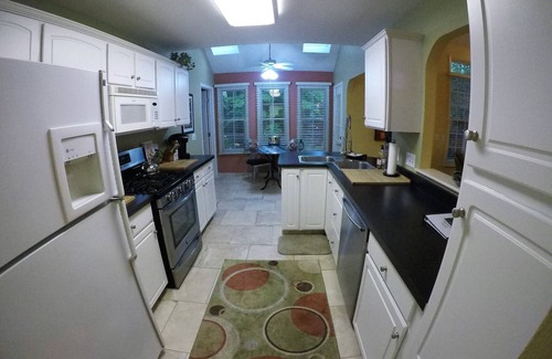 Toledo Condominio | Villa de lujo de 3 dormitorios con bañera de hidromasaje, cocina gourmet en unidad privada / garaje
