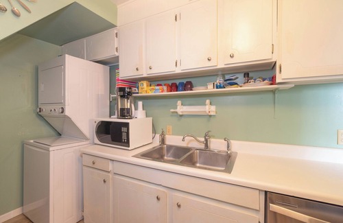 Forest Hills Apartamento | 3-bedroom Masters Rental in Prime Location!