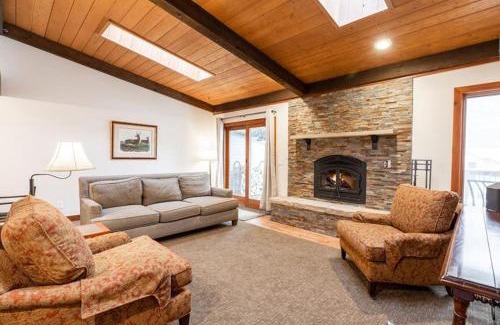 Intermountain Casa | 3-Bedroom Meadow Creek Townhom townhouse