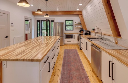 Lisbon Casa | 3-Bedroom Modern A-Frame with hiking, lake access, EV charger, and fire pit