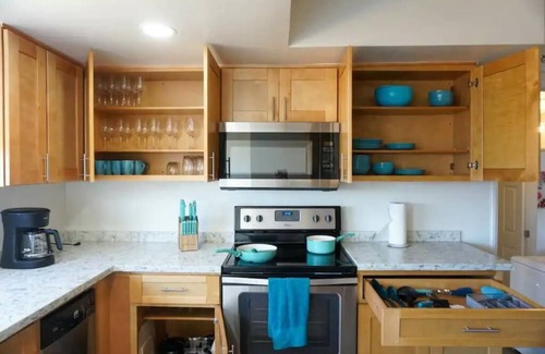 Castle Park Casa | 3 Bedroom Modern LuxeRetreat w/ BBQ & Billiards