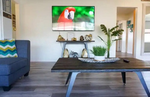 Castle Park Casa | 3 Bedroom Modern LuxeRetreat w/ BBQ & Billiards