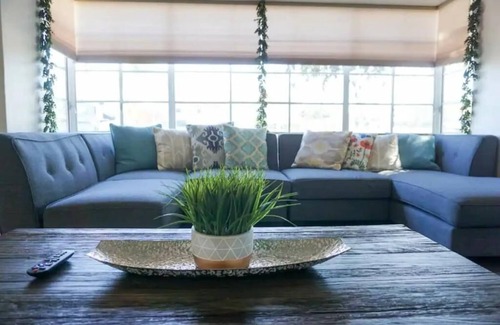 Castle Park Casa | 3 Bedroom Modern LuxeRetreat w/ BBQ & Billiards