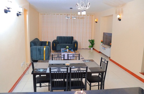 Nairobi Cama Y Desayuno | 3 BEDROOM Morningside Green apartment, USIU road. Behind safari park hotel