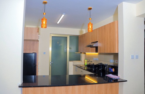 Nairobi Cama Y Desayuno | 3 BEDROOM Morningside Green apartment, USIU road. Behind safari park hotel