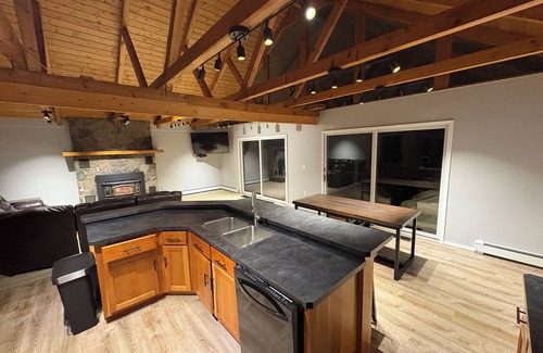 Northville Chalet De Esquí | 3 bedroom mountain &river view Sacandaga River, 4 min. to Great Sacandaga Lake
