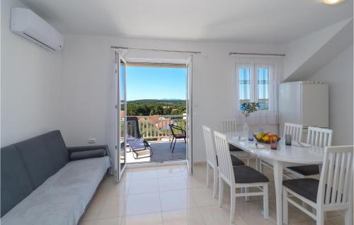 Cove Makarac (Milna) Apartamento | 3 Bedroom Nice Apartment In Milna