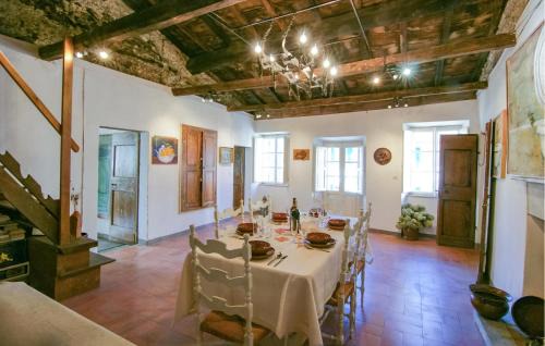 Stazzema Apartamento | 3 Bedroom Nice Apartment In Stazzema