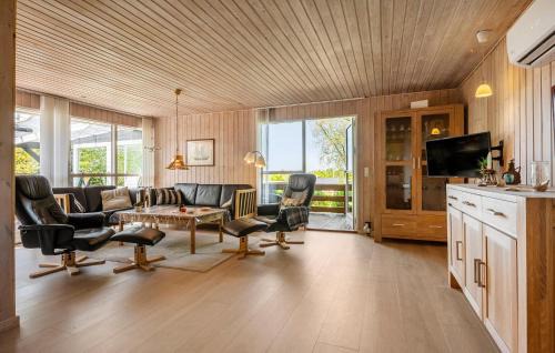 Hvalpsund Casa | 3 Bedroom Nice Home In Farsø